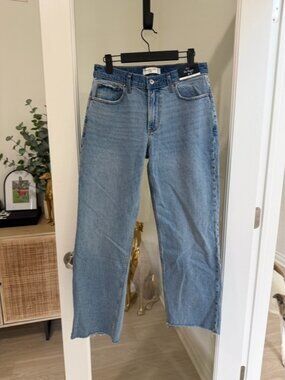 NWT Abercrombie & Fitch The Baggy Low Rise Jeans 26 short curve love